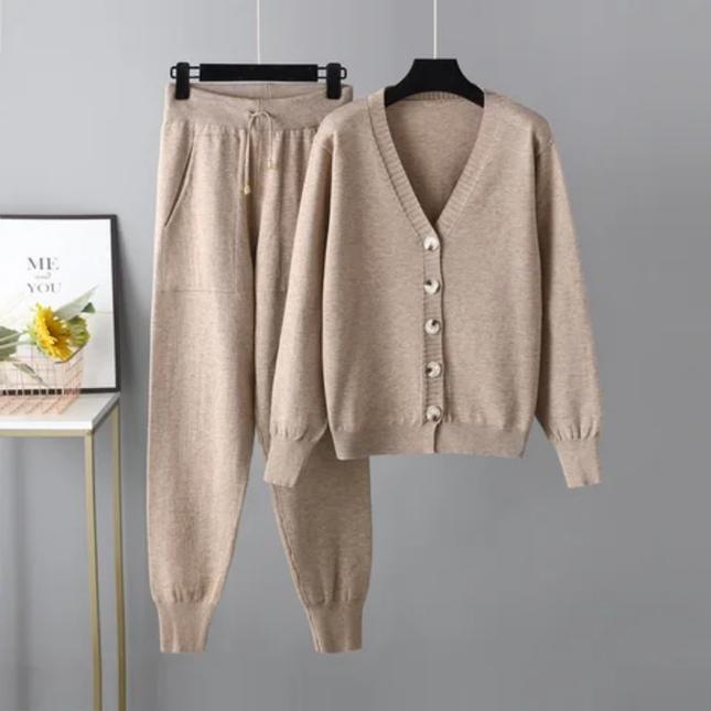 Autumn/Winter Cardigan & Harem Pants Outfit