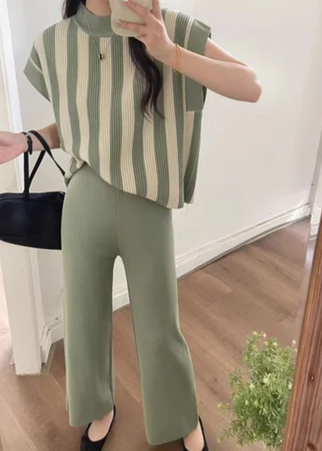 Knitted Two-Piece Set – Top & Wide-Leg Pant