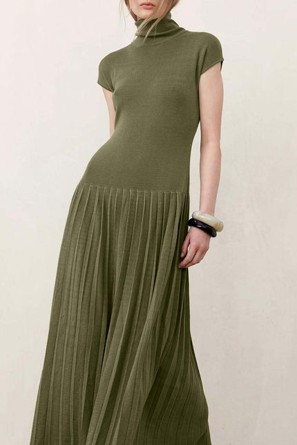 Long Dress – Sleek Look for Warm Evenings Out