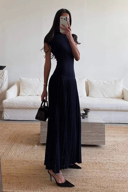Long Dress – Sleek Look for Warm Evenings Out