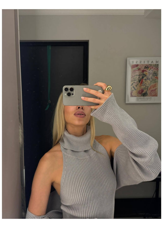 Off-Shoulder Knitted Top – Slouchy Elegance