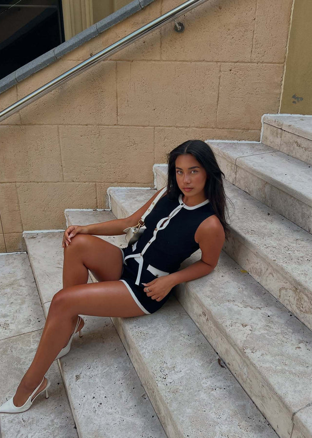 Elegant slevless top and shorts set