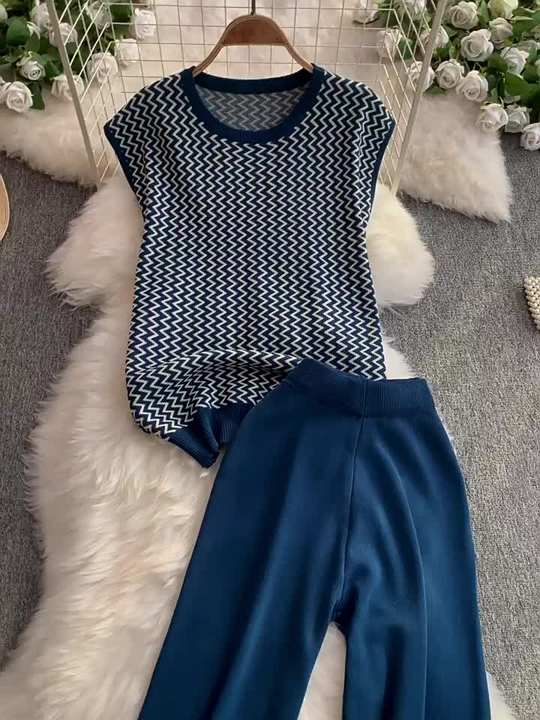 Two-piece Set Vintage Wavy Patterned Knitted Sleeveless Top and Stylish High-waisted Wide-leg Long Trousers
