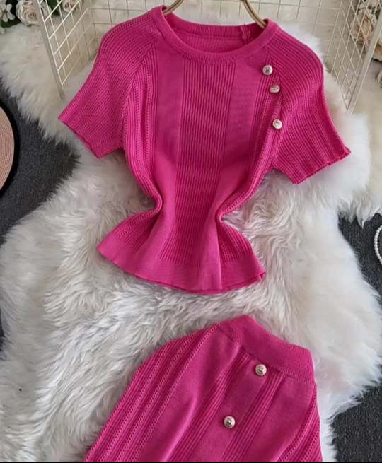 High-end Style Is Shoulder Short Sleeve Small Short Top Ice Silk Knitwear + High Waist Skirt Set