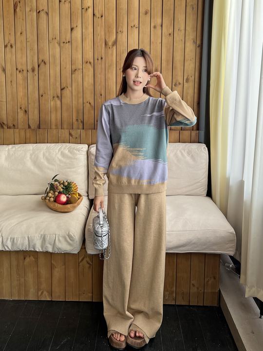 Round Neck Contrasting Color Autumn and Winter New Casual Loose Slimming Wide Leg Pants Knitted Two-piece Set for Women