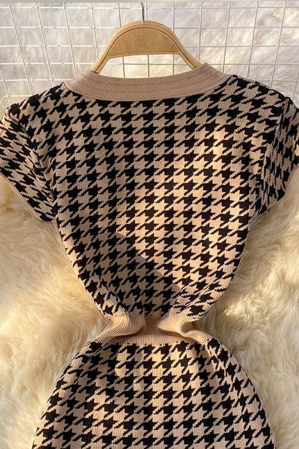 Short Sleeve V-neck Sheath Dress Summer Vintage Knitting High Waist Midi Dress Ladies Casual Dress Clothes Women Wholesale