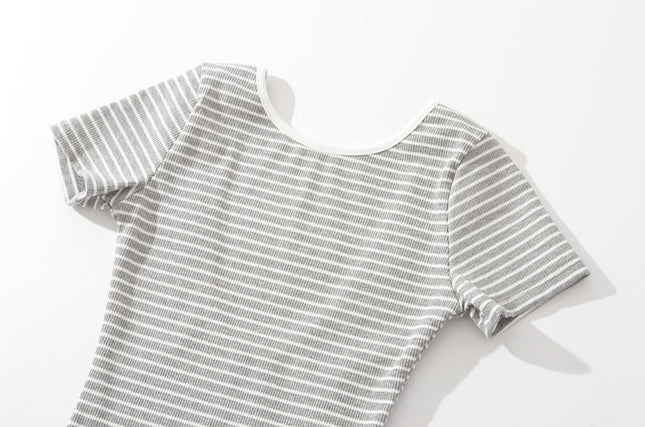 3 Colorway Patrón de rayas Cuello redondo Manga corta Espalda ahueca hacia fuera Casual Moda Mujer Mono de una pieza